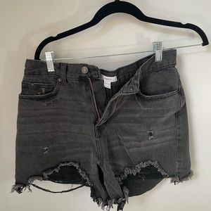 Distressed black/grey jean shorts - size 27 (4)